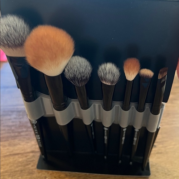 BK Beauty Pro Artist Series Brush Set - Black - Picture 4 of 4